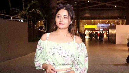 Bigg Boss Fame Rashami Desai Spotted at Mumbai Airport | FilmiBeat