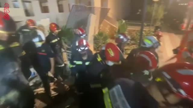 Recuperan con vida a un joven que había quedado atrapado bajo los escombros