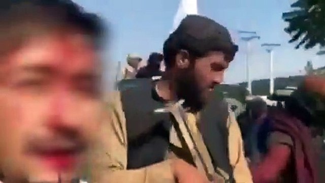 Kabil Havalimanı’na ulaşmaya çalışırken Taliban tarafından kaçırıldı; “Ben Avustralyalıyım”