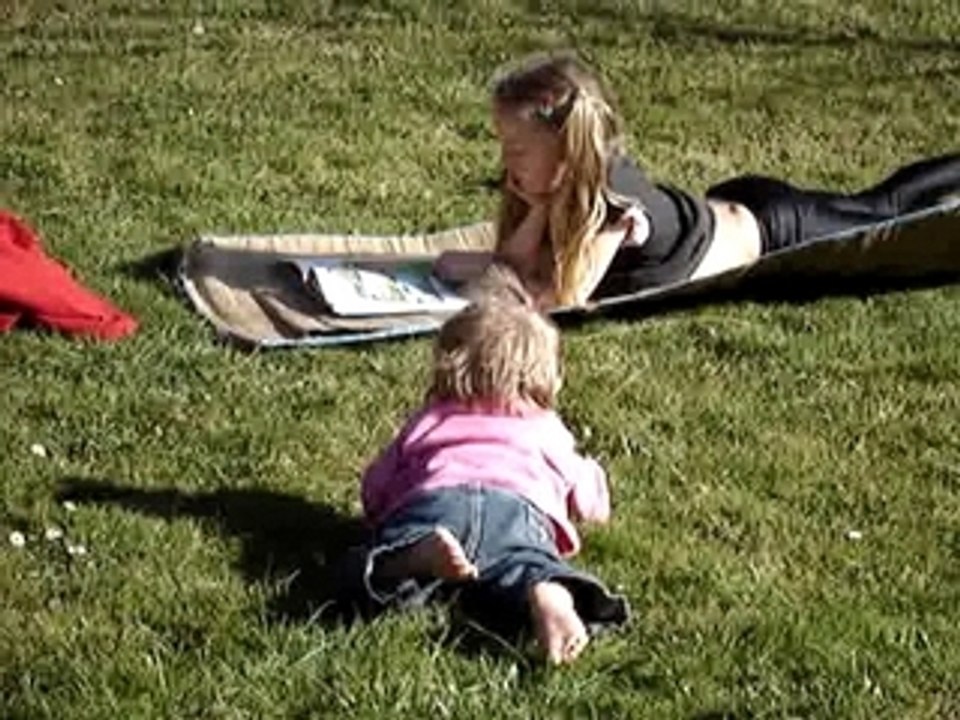 Eline dans l'herbe_0001