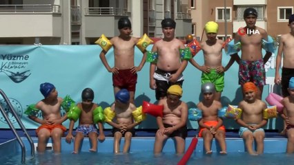 Erzurumlu çocuklar yüzmeyi açık hava yüzme havuzlarında öğreniyor