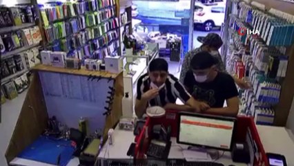 Ataşehir'de kadının telefon çaldığı anlar kamerada