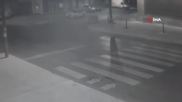 Son dakika haber | Ümraniye'de aşırı hız dehşeti kamerada: Taksinin metrelerce savrulduğu kazada 1 kişi yaralandı