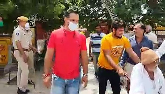 पहले चरण चुनाव में मतदान केंद्रों पर धीमी गति से हो रहा मतदान