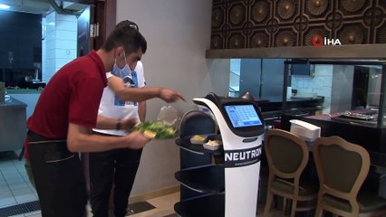 Kadıköy’de kebapçıda robot garson ile servis dönemi
