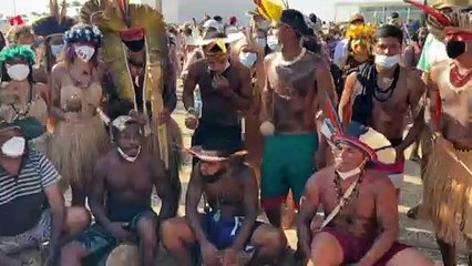 Multitudinaria marcha de indígenas en Brasil para proteger su “derecho ancestral” a la tierra