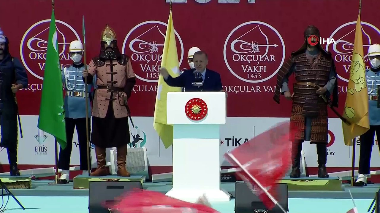 Cumhurbaşkanı Erdoğan: 'Türkiye, doğu ve batıya ait ne varsa hepsini bağrını basan bir büyük medeniyet mirasının bugünkü hali olarak yeni bir şahlanış içindedir'
