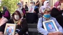 Ailelerin HDP önündeki direnişi 724. gününde devam ediyor: “Çok büyük bir acı ciğerimizi bizden kopardılar”