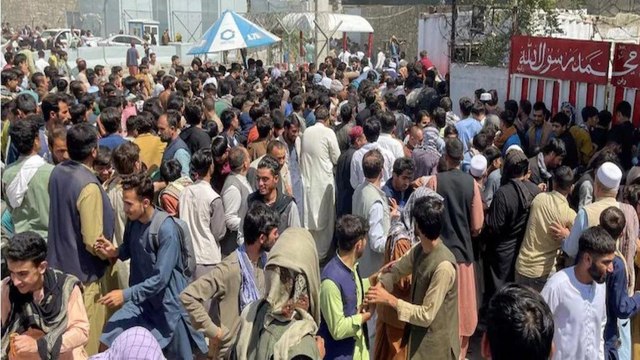 Chaos of Pakistanis at Kabul Airport to get evacuated