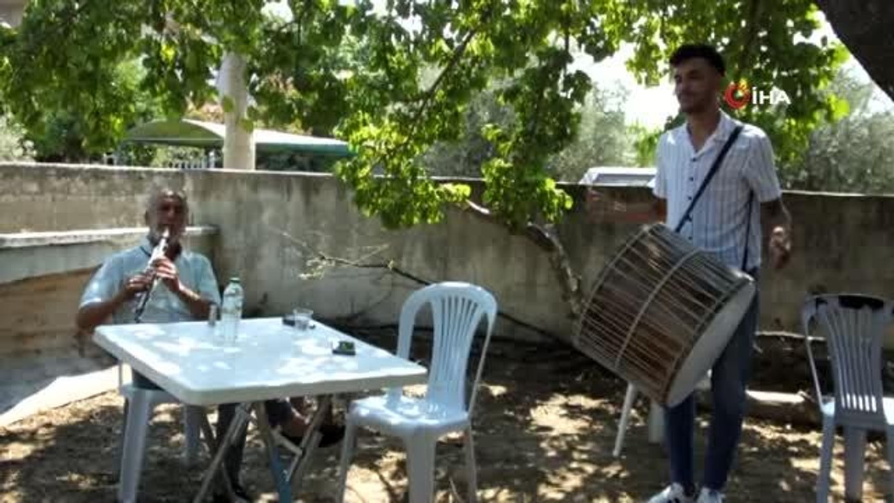 Balıkesir'de davul ve klarnet eşliğinde keşkek dövme geleneği