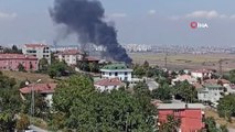 Avcılar Firuzköy'de geri dönüşüm malzemelerinin depolandığı bir alanda yangın çıktı