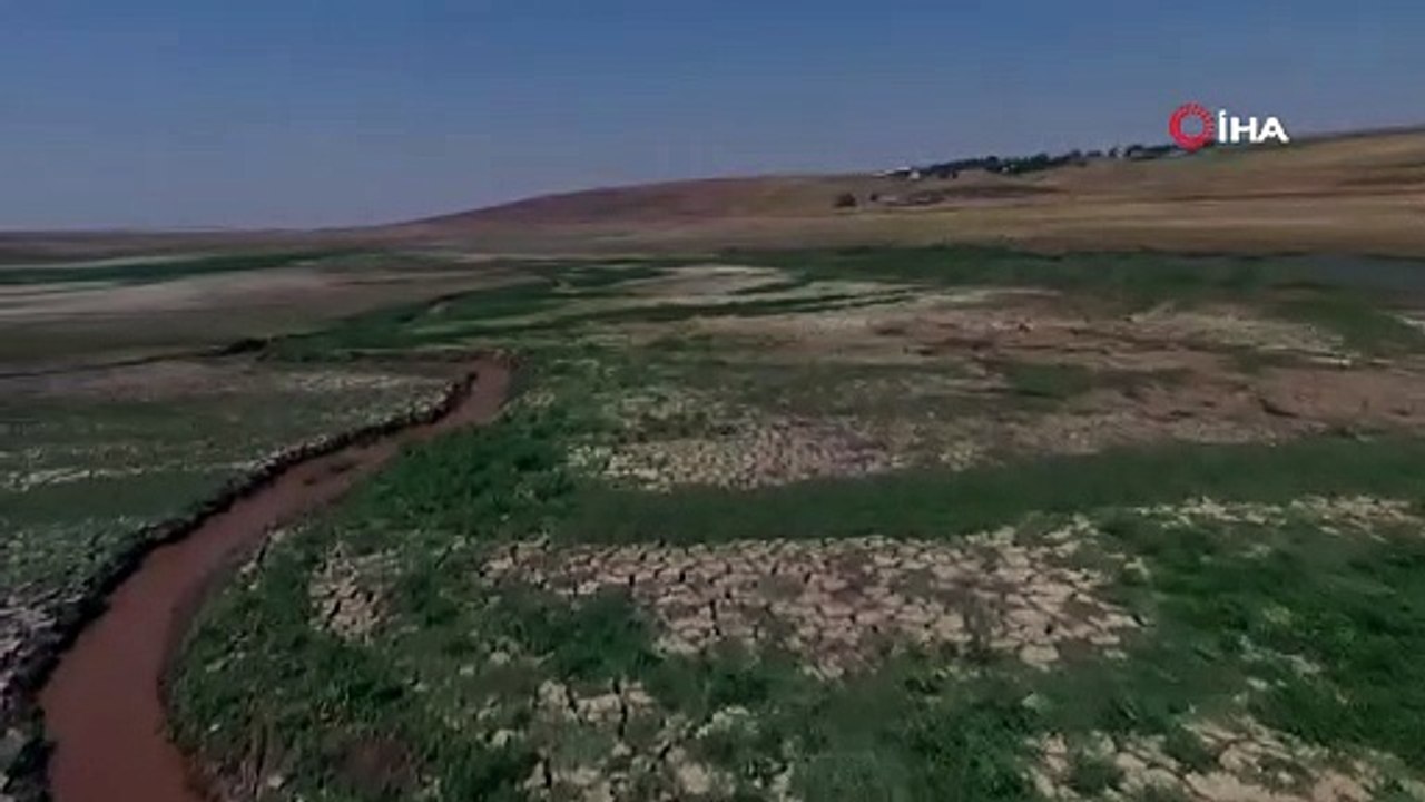 Şanlıurfa Hacıhıdır Barajı'nda su seviyesi son 32 yılın en düşük seviyesine geriledi