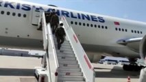 Afganistan'dan tahliye edilen ilk TSK kafilesini taşıyan uçak Ankara'da - Askerlerin uçaktan inişi