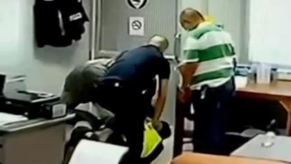 Rüşvet isteyen polisler, işkence sırasında cinayet işledi! O anlar güvenlik kamerasına kaydedildi
