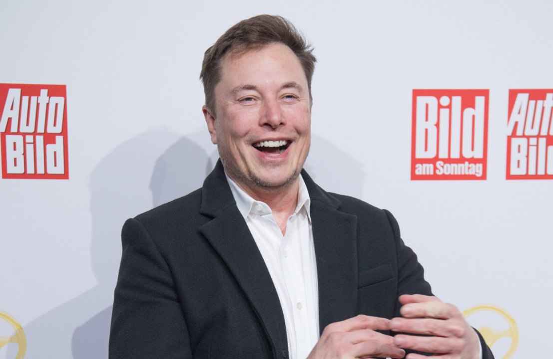 Elon Musk announces 'Tesla Bot' plans for 2022