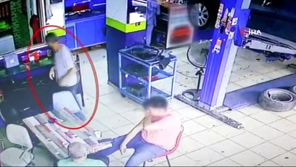 Sultanbeyli’de su içme bahanesiyle tamirciye giren şahsın telefon çaldığı anlar kamerada