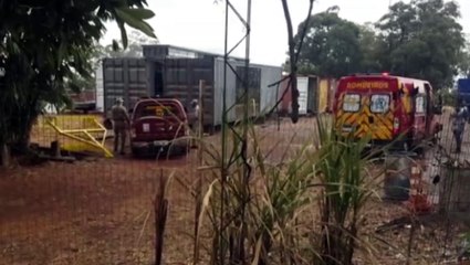 Trabalhador é socorrido após ser atingido por chapa de ferro