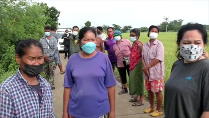 อ่างทอง ชายวัย57ปีนอนตายปริศนาบนถนนกลางทุ่งนาเลือดท่วมตัวไหลนองพื้น