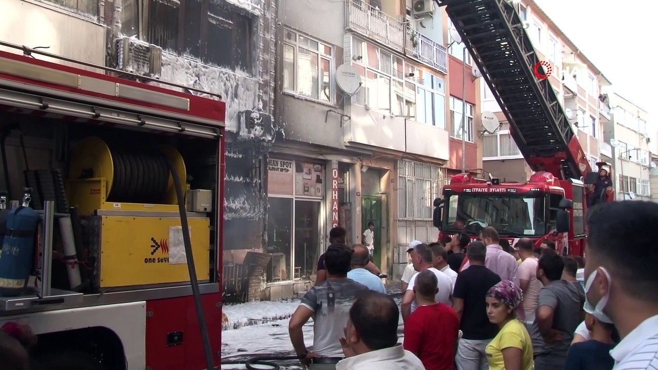 Fatih’te bodrum kat alev alev yandı