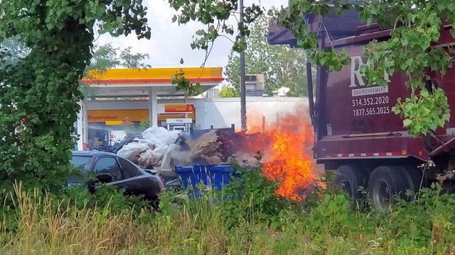 Incendie dans la benne d'un camion (Le Reflet - Érick Rivest)