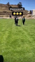 Diego Bejarano le pegó una tremenda patada a Henry Vaca