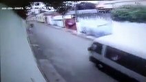 Cámaras de video vigilancia captan el momento exacto de un asalto