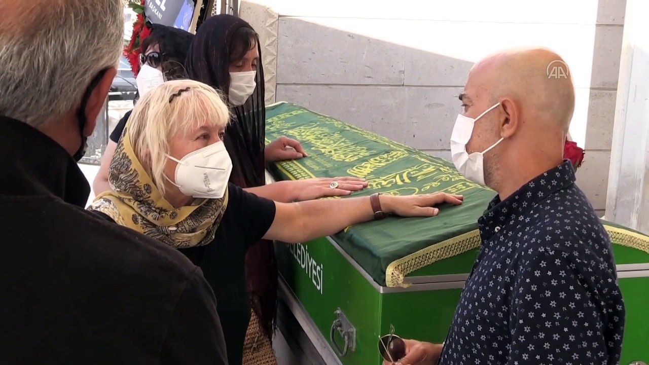 Usta oyuncu Metin Çekmez son yolculuğuna uğurlandı!