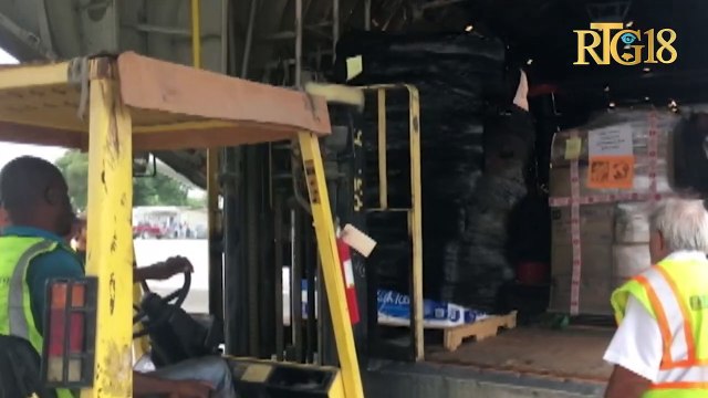 Responsab Aids Health Care Foundation yo resevwa plizyè kagezon materyèl pou viktim gran Sid yo.