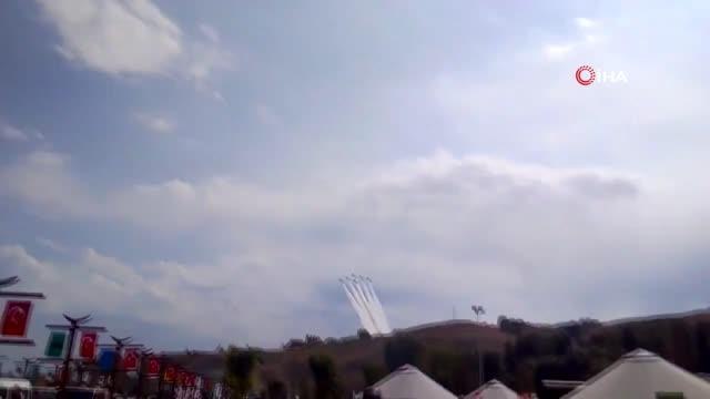 MSB: Türk Yıldızları Akrobasi Timimiz, Malazgirt Zaferi'nin 950'nci Yılı Kutlamaları kapsamında Bitlis/Ahlat'ta Gösteri/Selamlama uçuşu...