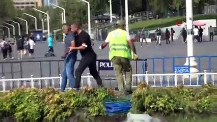 Taksim Meydanı’nda İBB çalışanları birbirine girdi.. O anlar kamerada