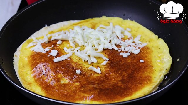 اومليت البيض والجبن والتورتيلا اسرع فطور صباحي