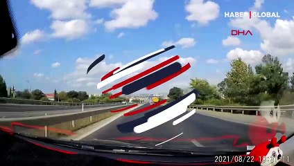 Hafriyat kamyonu D-100'de tehlike saçtı