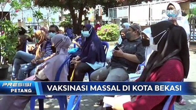 Ratusan Warga Bekasi Antusias Ikuti Vaksinasi Pfizer Dosis Pertama
