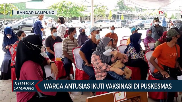 Warga Antusias Ikuti Vaksinasi di Puskesmas