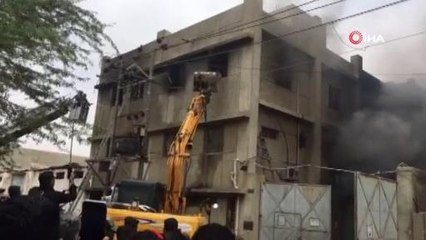 Pakistan'da fabrika yangını: En az 15 ölü
