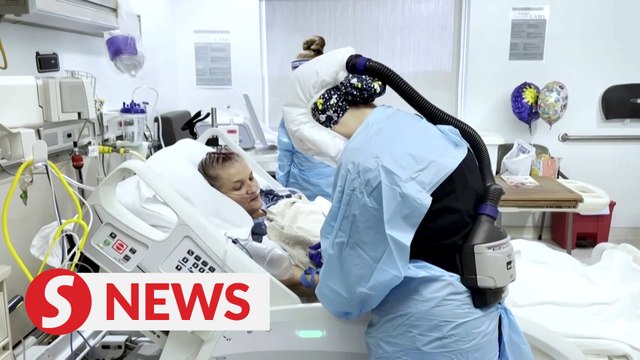 US coronavirus hospitalisations surpass 100,000