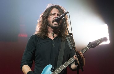 Dave Grohl comemora retorno às turnês