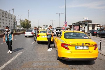 EMİNÖNÜ'NDE DENETİM; KURALLARA UYMAYAN TAKSİCİLERE CEZA KESİLDİ