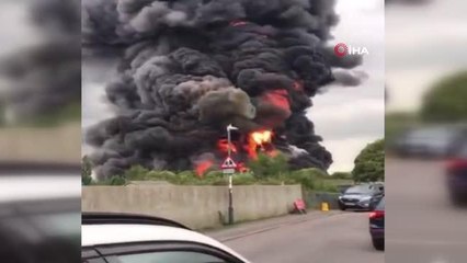 Son dakika haber... İngiltere'de yapı malzemesi dükkanında yangın