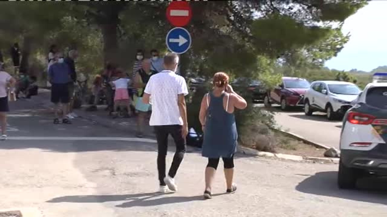 Vuelven los vecinos del derrumbe de Peñíscola para recoger sus cosas