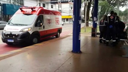 Homem de 60 anos é socorrido pelo Samu em ponto de ônibus no Centro