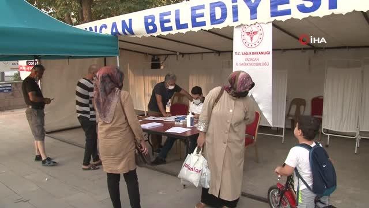 Vatandaşlara canlı müzik ile "aşı ol" çağrısı