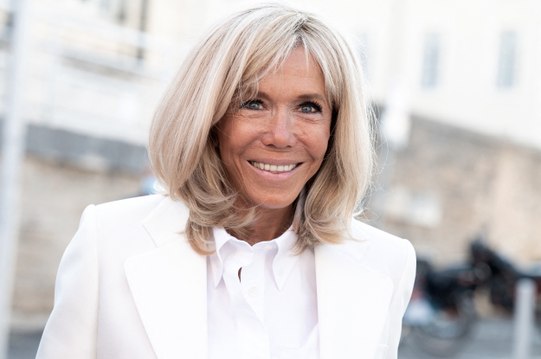 Brigitte Macron : avec ce sac à main original et vintage, elle relance une tendance des années 2000