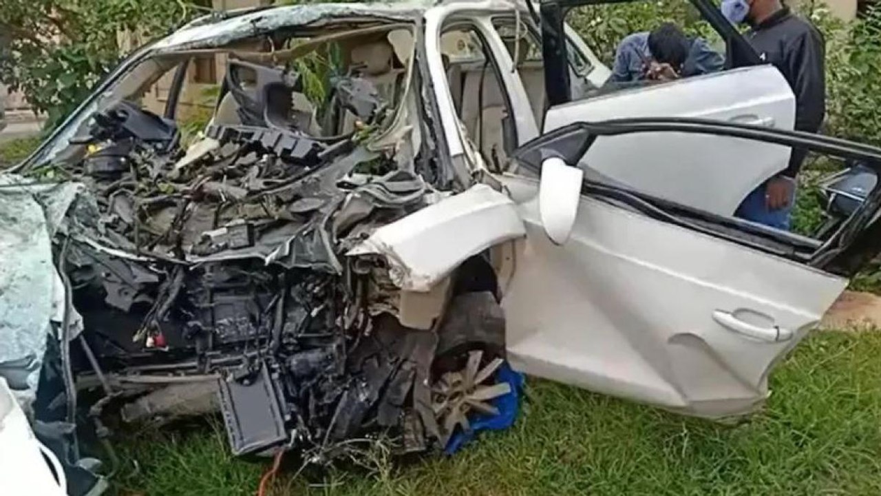 Speeding Audi car hits pole, watch CCTV footage...