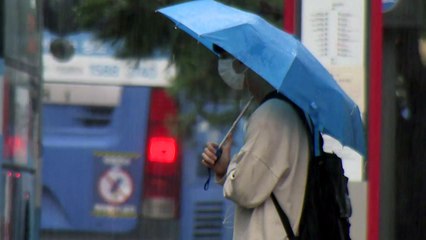 [날씨] 가을장마 대신 게릴라 호우..."가을은 아직" / YTN