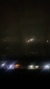 Talibãs celebram saída americana com tiros