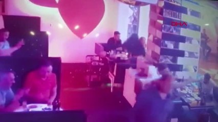 EĞLENCE MEKANININ TUVALETİNDE KENDİSİNİ DARP EDEN HUSUMETLİLERİNE KURŞUN YAĞDIRDI