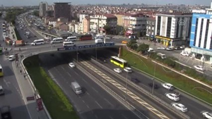 Şişli'de seyir halinde alev alan motosikletteki yangın söndürüldü