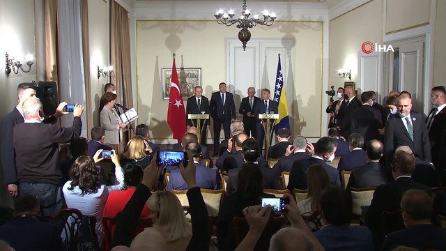 - Cumhurbaşkanı Recep Tayyip Erdoğan, Bosna Hersek Devlet Başkanlığı Konseyi üyeleriyle gerçekleştirdiği basın toplantısında, 'Az önce aldığım bilgilere göre, Afganistan'daki ölü sayısı 170'i buldu. Tüm bunlar şunu gösteriyor, dünyadaki