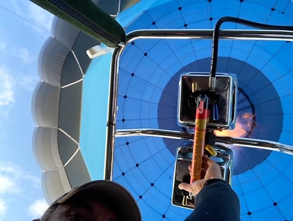 Vol en montgolfière au dessus des volcans d'Auvergne avec Montgolfière & Volcans